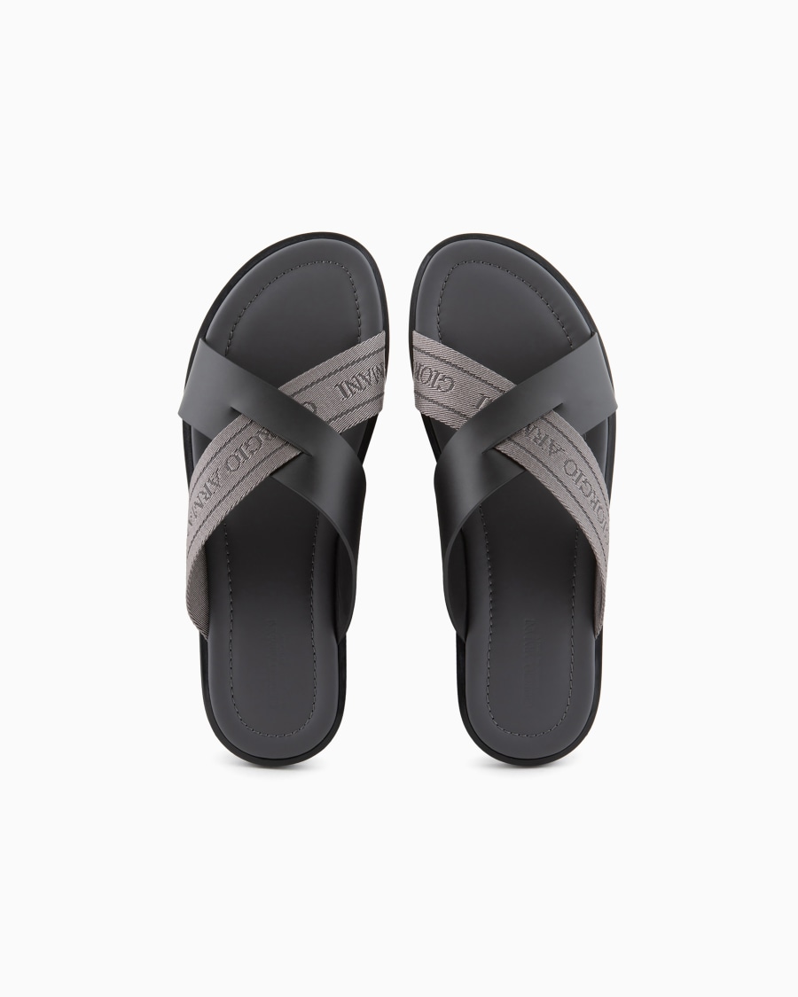 The world of armani SANDALI CROSS IN PELLE E NASTRO BICOLORE 2025