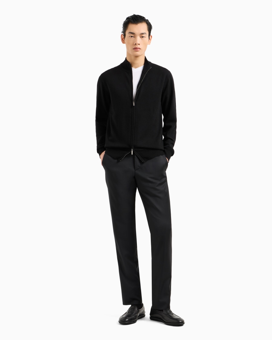 The world of armani T-SHIRT CON SCOLLO A V ICON IN JERSEY DI VISCOSA STRETCH In Vendita