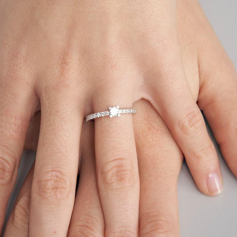Unoaerre Anello solitario in argento con zirconi | UNOAERRE Gioielli Sottocosto