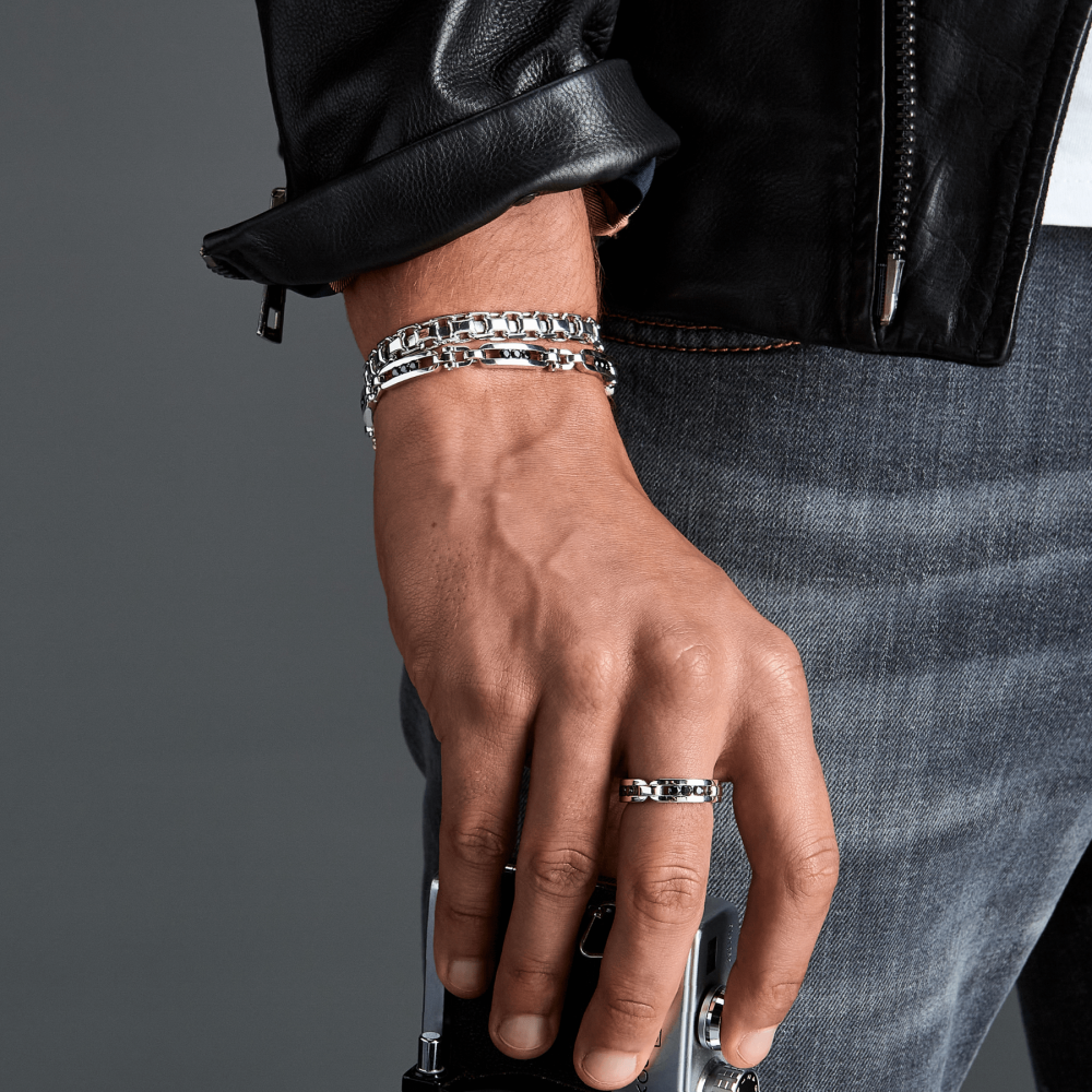 Zancan Anello Zancan in argento a fede con pietre nere In Linea